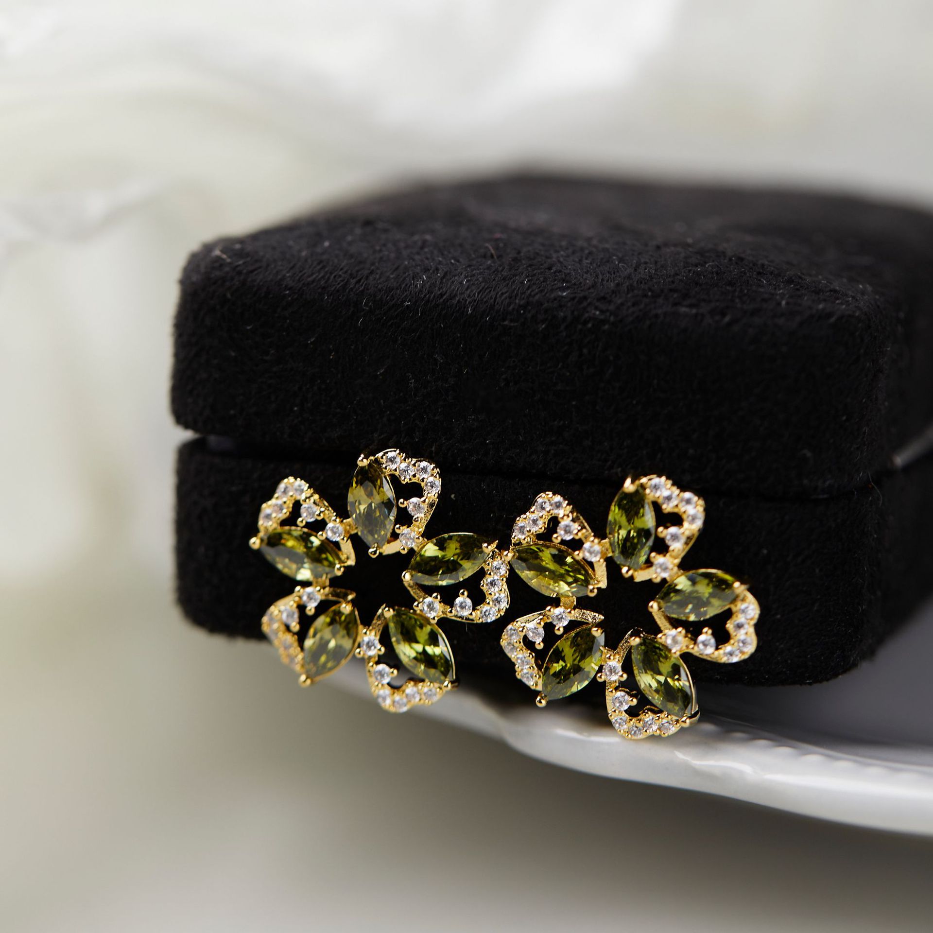 Forest Style Olive Green Zirco - Ethnic Wear In Fashion recension och pris