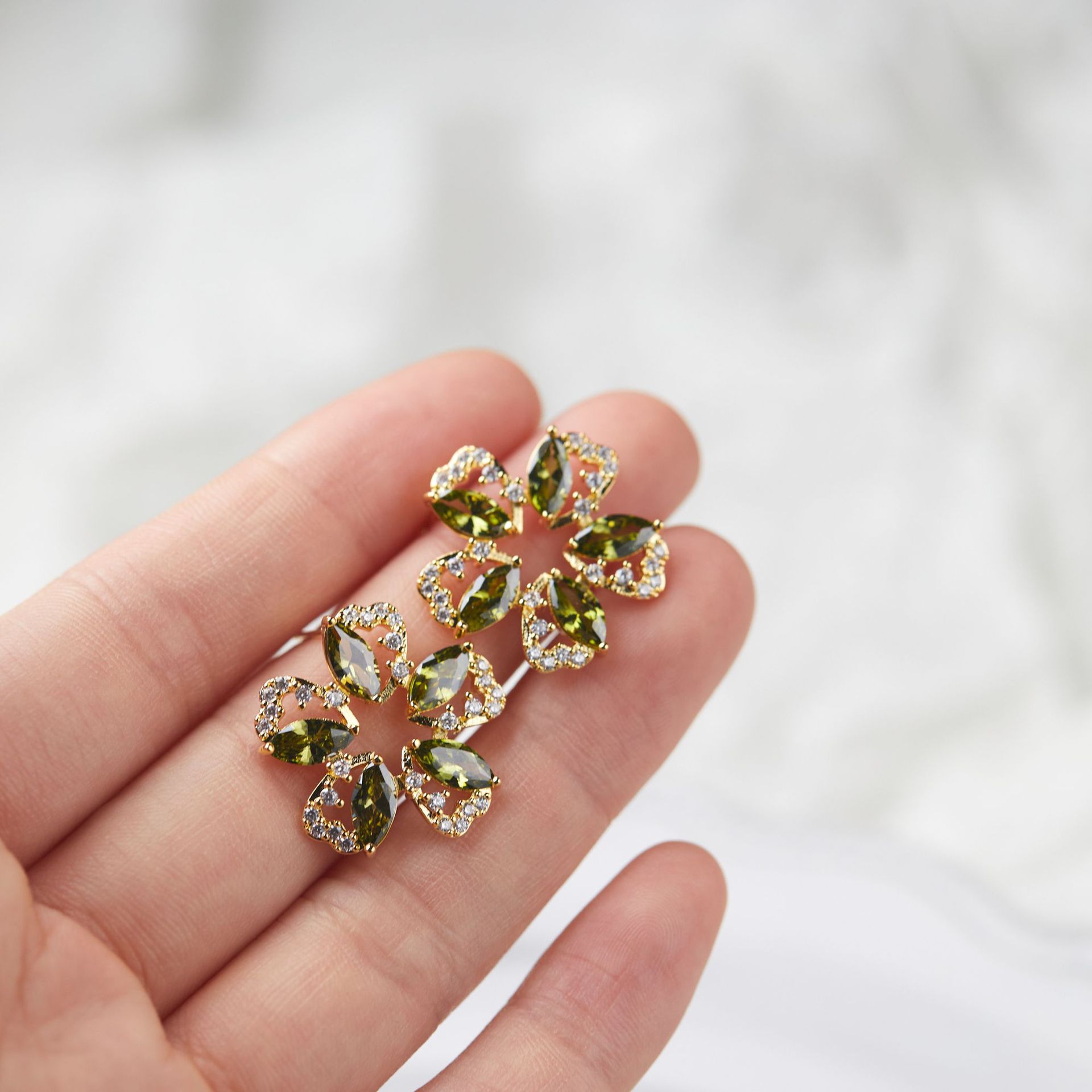 Forest Style Olive Green Zirco - Ethnic Wear In Fashion recension och pris
